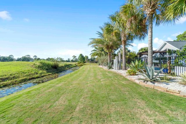 5505 Navaho Dr, Pensacola, FL 32507