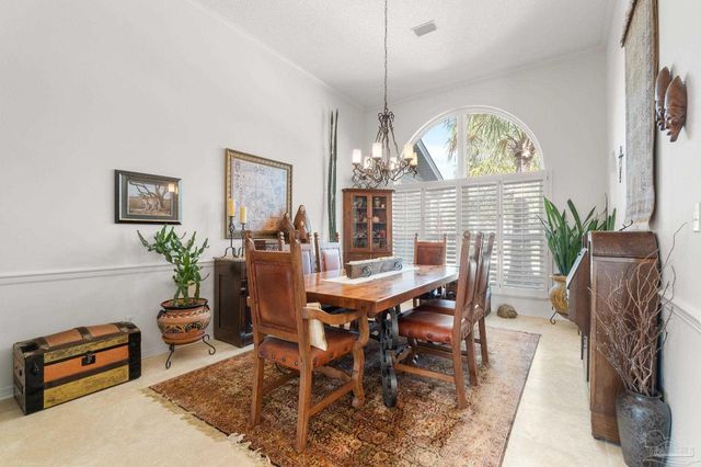 5505 Navaho Dr, Pensacola, FL 32507