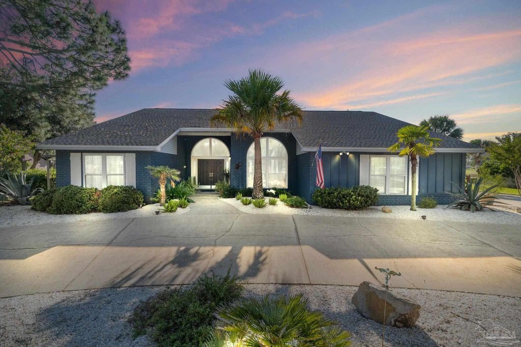 5505 Navaho Dr, Pensacola, FL 32507