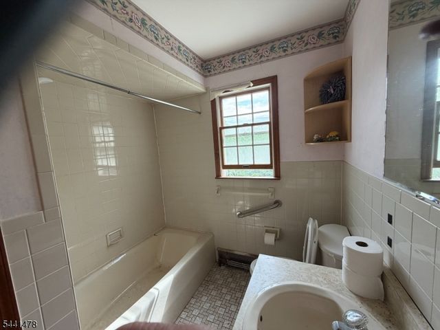 124 Perryville Rd, Union Twp., NJ 08867