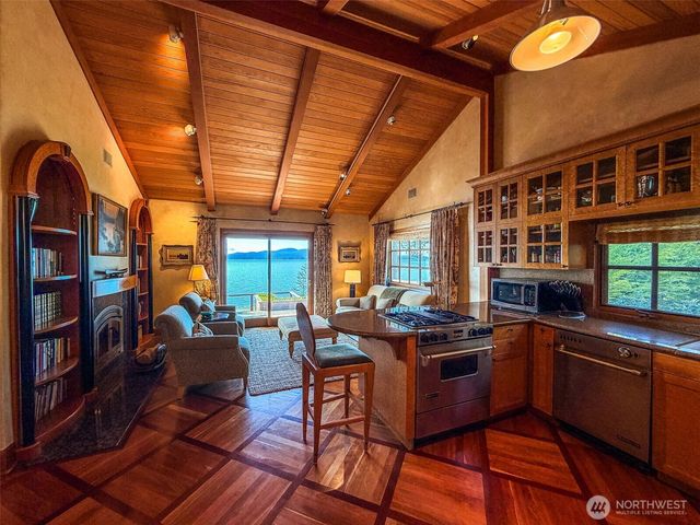 450 Eagle Bay Road, Blakely Island, WA 98222