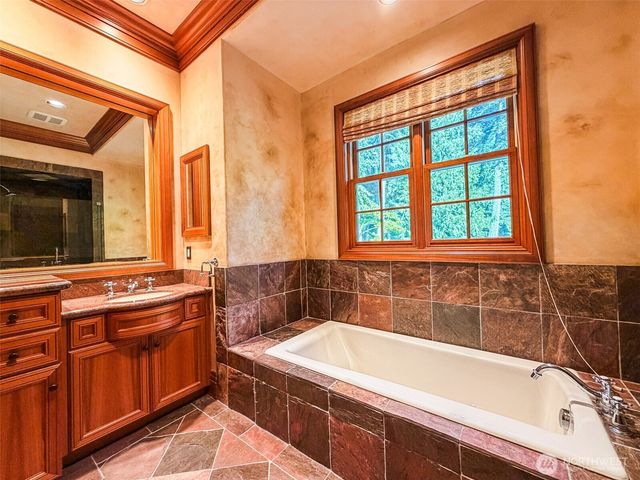 450 Eagle Bay Road, Blakely Island, WA 98222