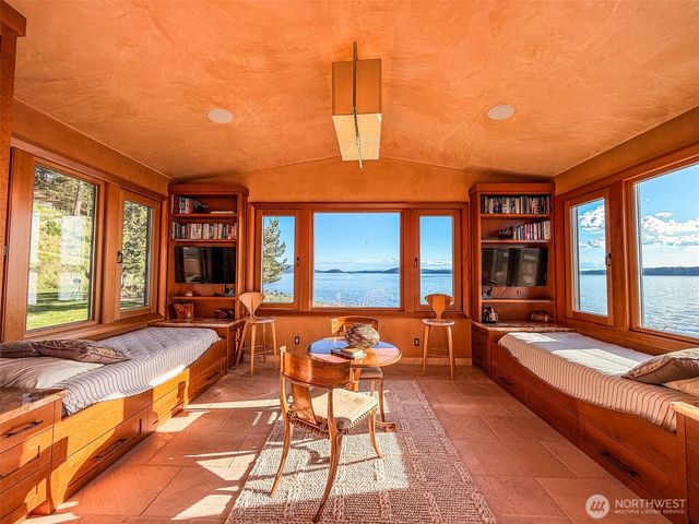 450 Eagle Bay Road, Blakely Island, WA 98222