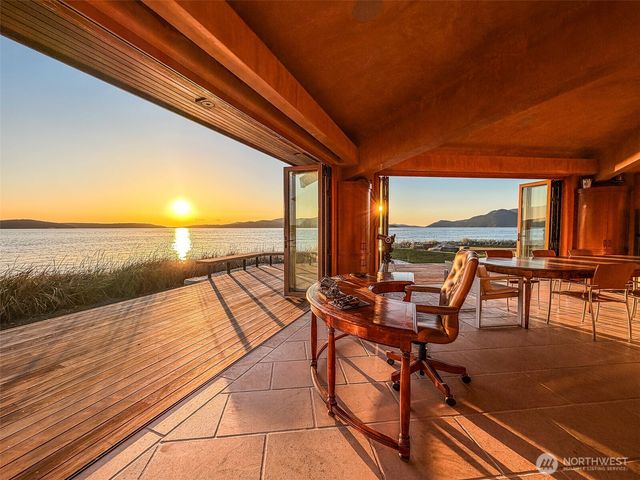 450 Eagle Bay Road, Blakely Island, WA 98222