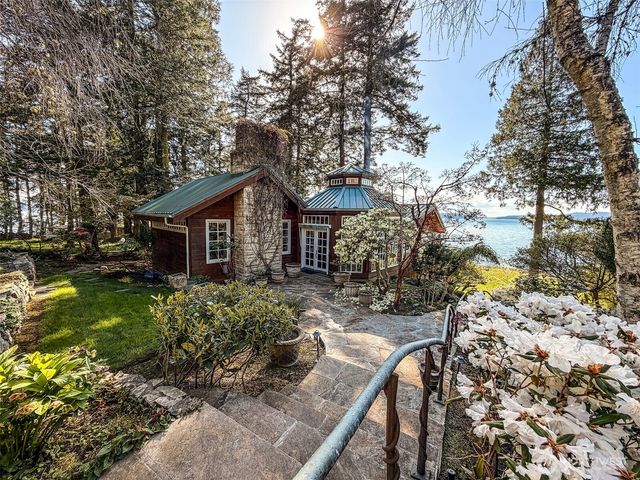 450 Eagle Bay Road, Blakely Island, WA 98222