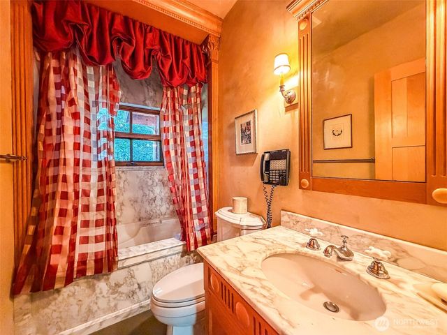 450 Eagle Bay Road, Blakely Island, WA 98222
