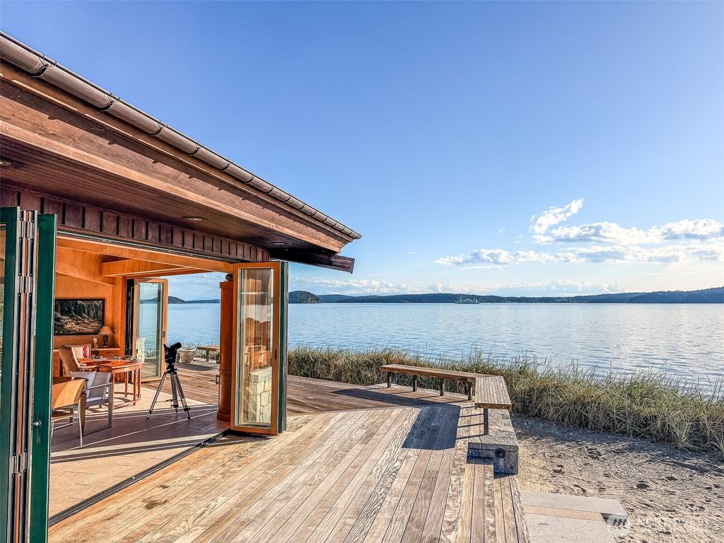 450 Eagle Bay Road, Blakely Island, WA 98222