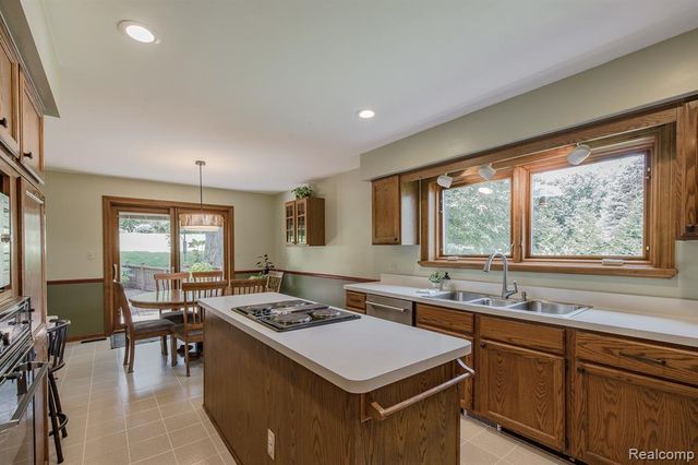 7880 Deerhill Drive, Clarkston, MI 48346