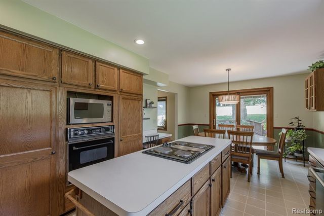 7880 Deerhill Drive, Clarkston, MI 48346