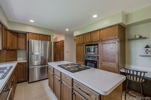 7880 Deerhill Drive, Clarkston, MI 48346