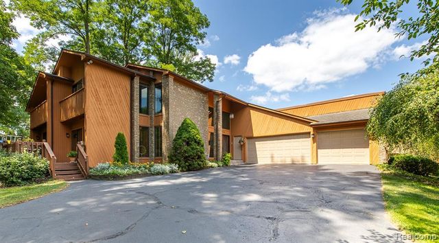 7880 Deerhill Drive, Clarkston, MI 48346