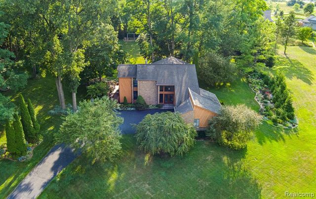 7880 Deerhill Drive, Clarkston, MI 48346