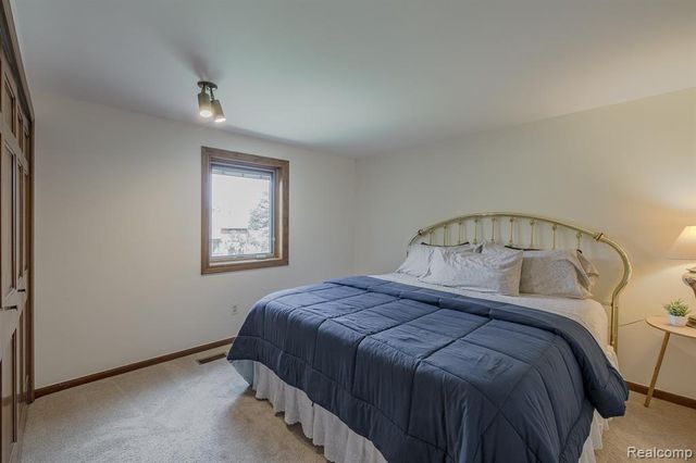 7880 Deerhill Drive, Clarkston, MI 48346