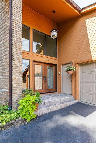 7880 Deerhill Drive, Clarkston, MI 48346