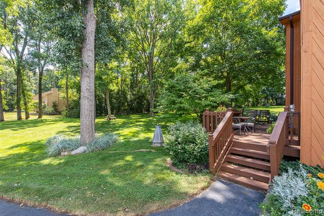 7880 Deerhill Drive, Clarkston, MI 48346