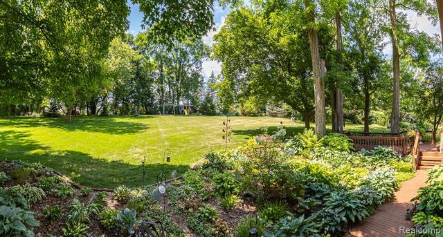 7880 Deerhill Drive, Clarkston, MI 48346