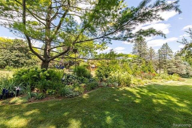 7880 Deerhill Drive, Clarkston, MI 48346