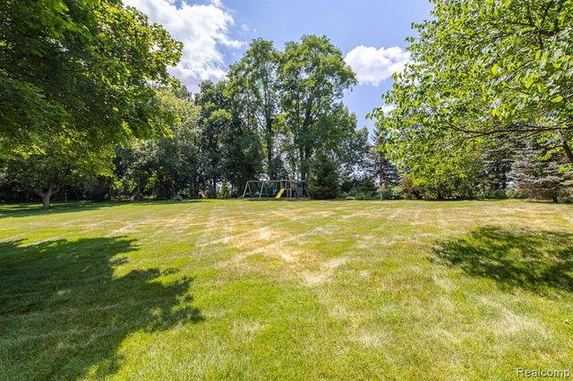 7880 Deerhill Drive, Clarkston, MI 48346