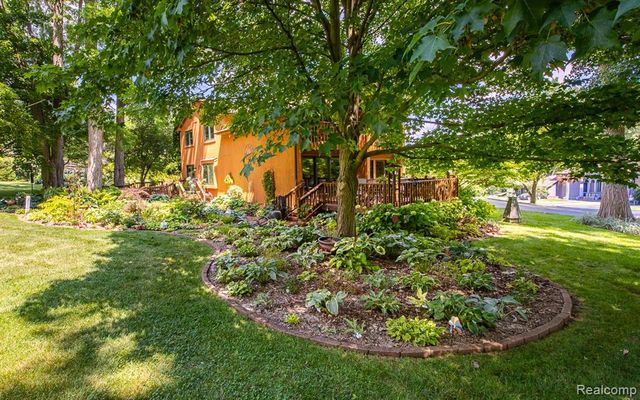 7880 Deerhill Drive, Clarkston, MI 48346