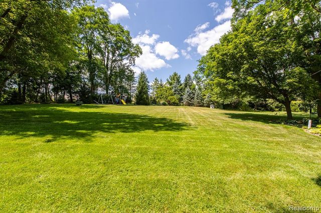 7880 Deerhill Drive, Clarkston, MI 48346