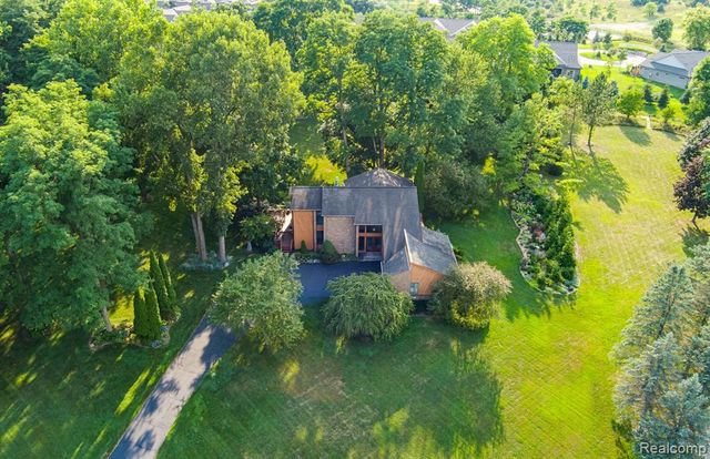 7880 Deerhill Drive, Clarkston, MI 48346