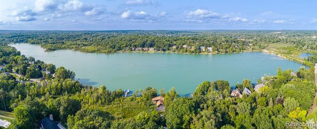 7880 Deerhill Drive, Clarkston, MI 48346