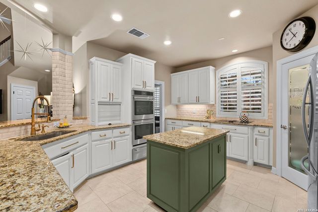 2302 BLACKOAK BND, San Antonio, TX 78248