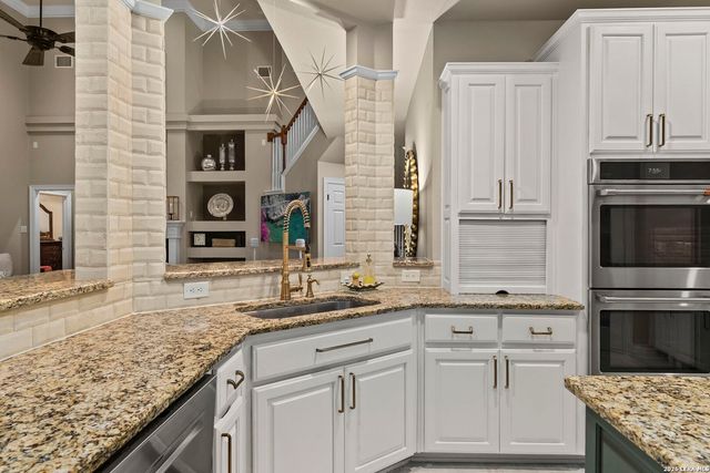 2302 BLACKOAK BND, San Antonio, TX 78248