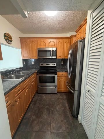8185 NW 7th Street 218, Miami, FL 33126