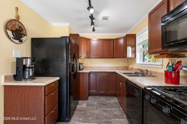 2304 Gulf Avenue, Gulfport, MS 39501