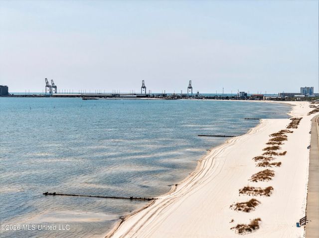 2304 Gulf Avenue, Gulfport, MS 39501