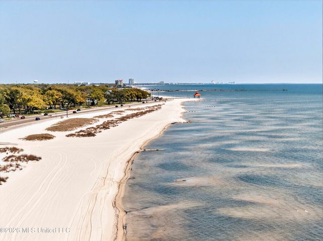 2304 Gulf Avenue, Gulfport, MS 39501