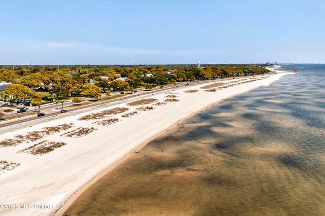 2304 Gulf Avenue, Gulfport, MS 39501