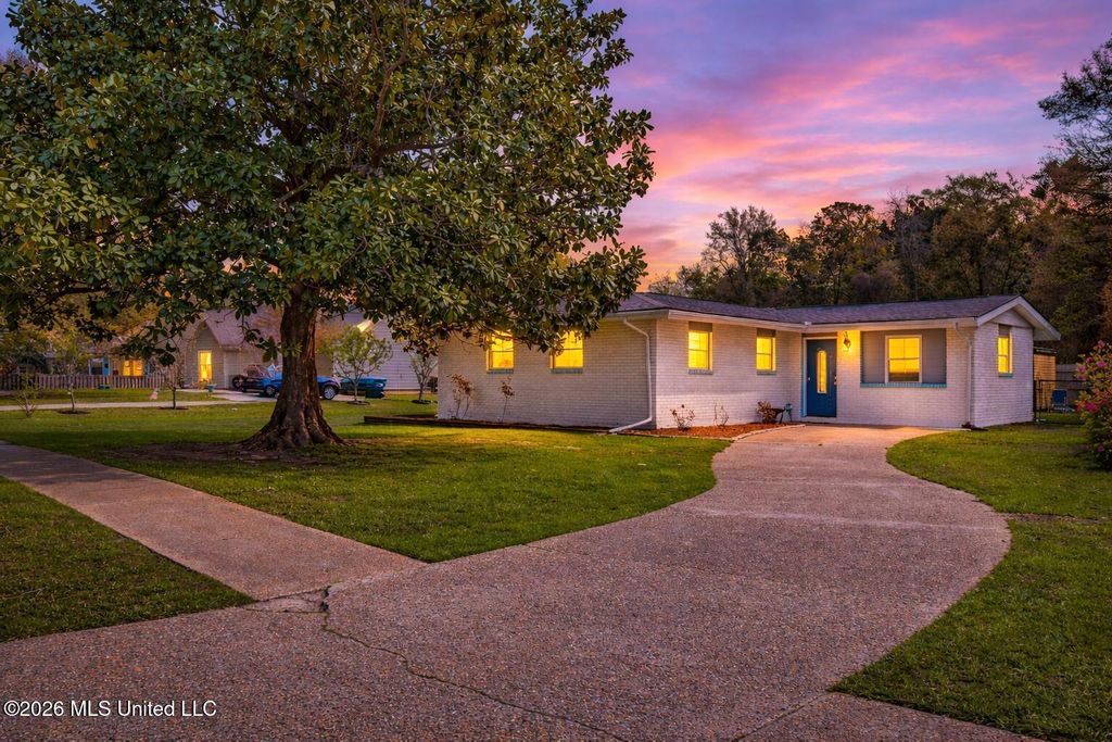 2304 Gulf Avenue, Gulfport, MS 39501