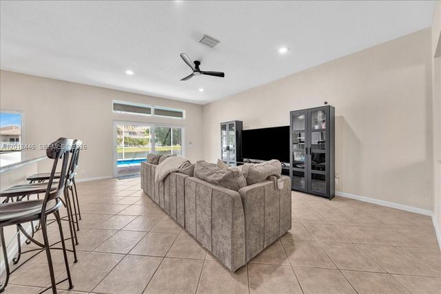 1634 Sandpiper Cir, Weston, FL 33327