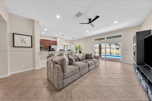 1634 Sandpiper Cir, Weston, FL 33327