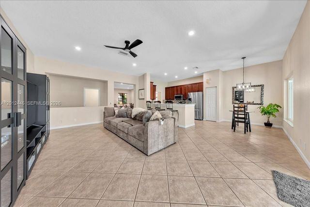 1634 Sandpiper Cir, Weston, FL 33327