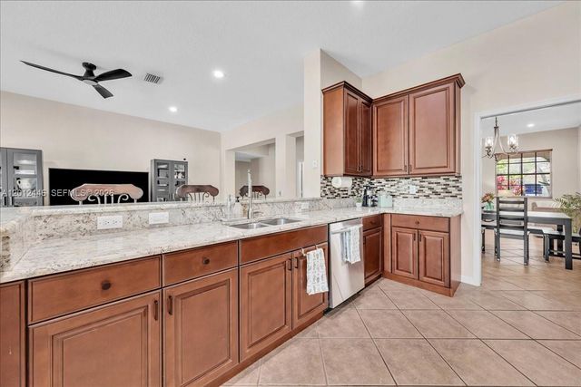 1634 Sandpiper Cir, Weston, FL 33327