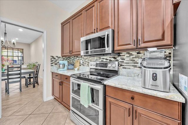 1634 Sandpiper Cir, Weston, FL 33327