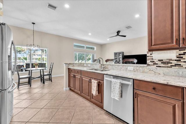 1634 Sandpiper Cir, Weston, FL 33327