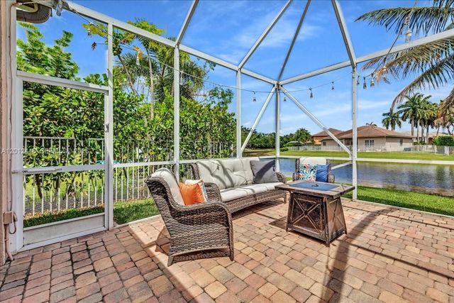 1634 Sandpiper Cir, Weston, FL 33327