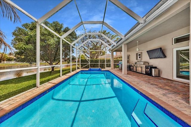 1634 Sandpiper Cir, Weston, FL 33327
