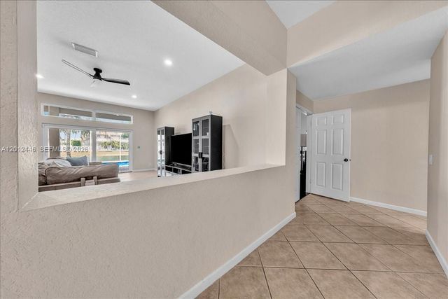 1634 Sandpiper Cir, Weston, FL 33327