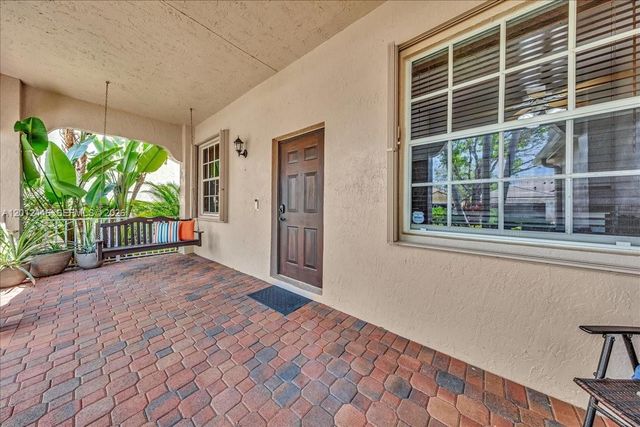 1634 Sandpiper Cir, Weston, FL 33327