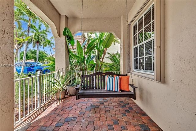 1634 Sandpiper Cir, Weston, FL 33327