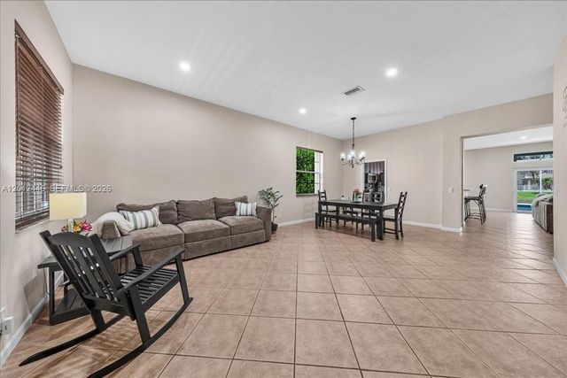 1634 Sandpiper Cir, Weston, FL 33327