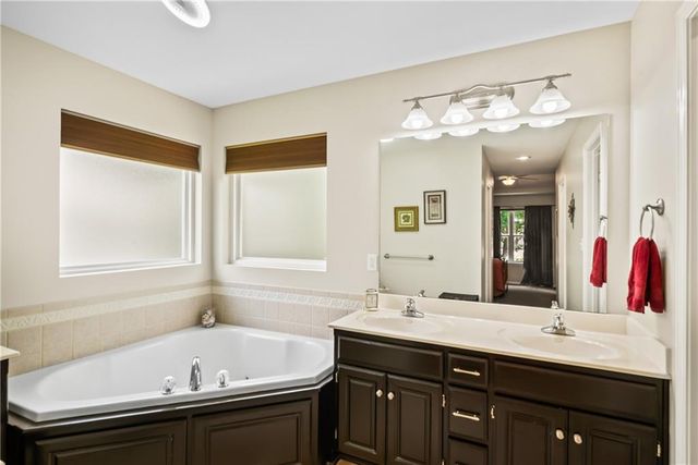 4212 NE Suwannee Drive, Lee's Summit, MO 64064