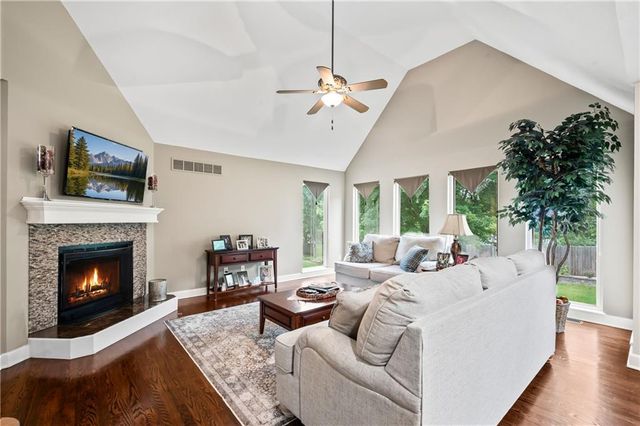 4212 NE Suwannee Drive, Lee's Summit, MO 64064