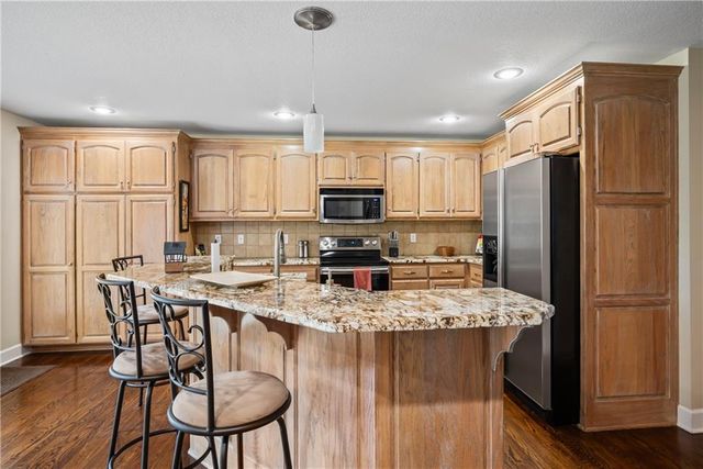 4212 NE Suwannee Drive, Lee's Summit, MO 64064