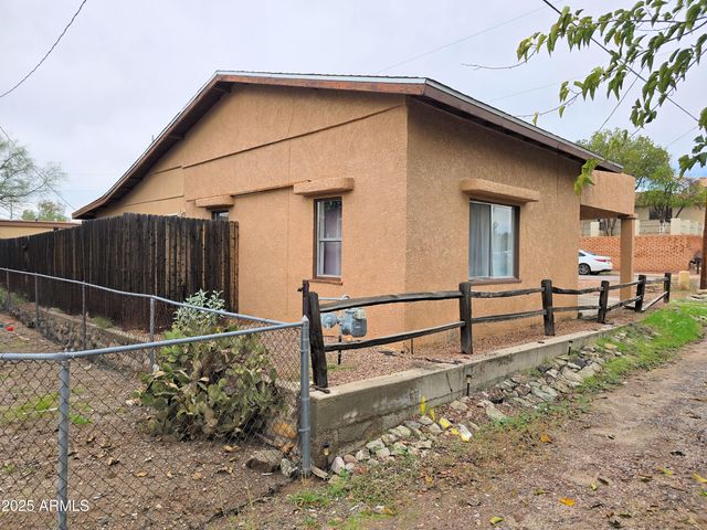 687 W NAVAJO Street, Wickenburg, AZ 85390